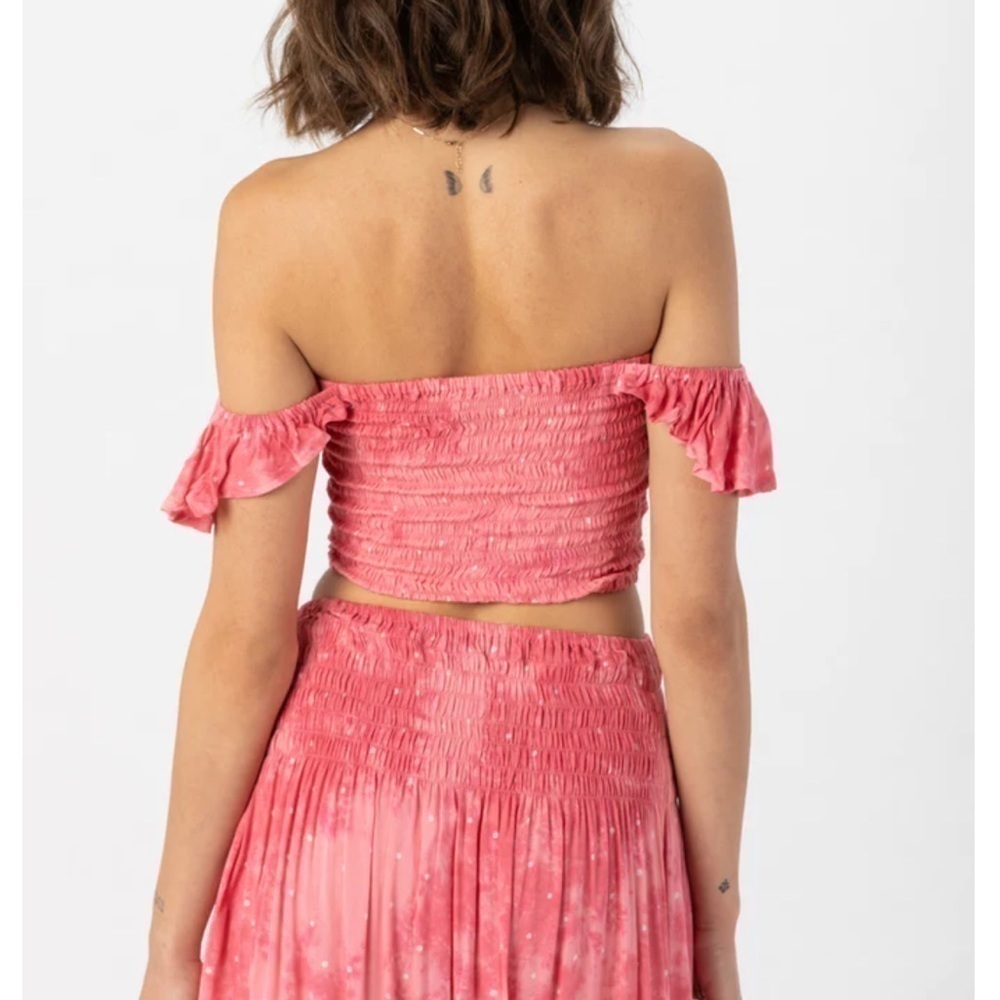 Tiare Hawaii Off the Shoulder Hollie One Size Crop Top in Pink Coral Smoke - Picture 10 of 16